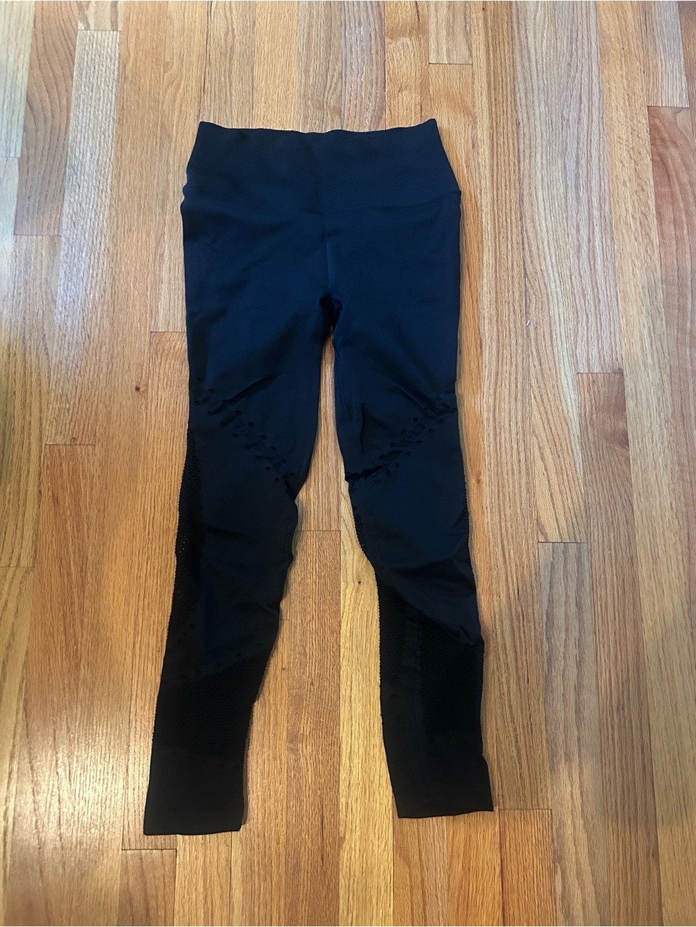 Victoria’s Secret Black Seamless Active Leggings with cutout details